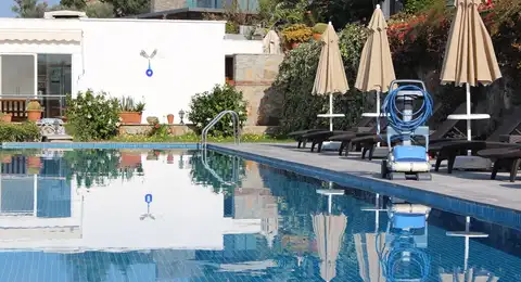 Robot nettoyeur de piscine automatique